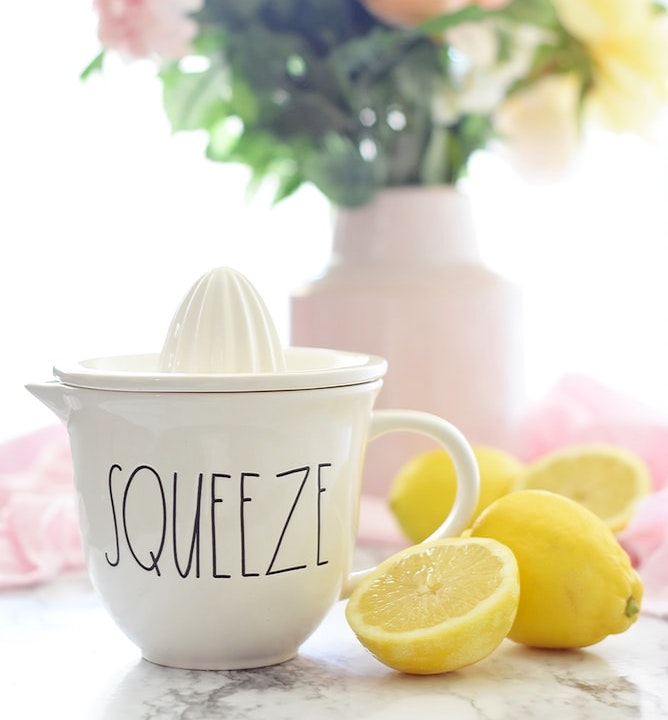 Lemons and a lemon juicer on a kitchen counter